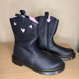 Doc Martens Bex Heart P-O pull on Boot Black/pale pink Women 5/Youth 3.5 Grunge